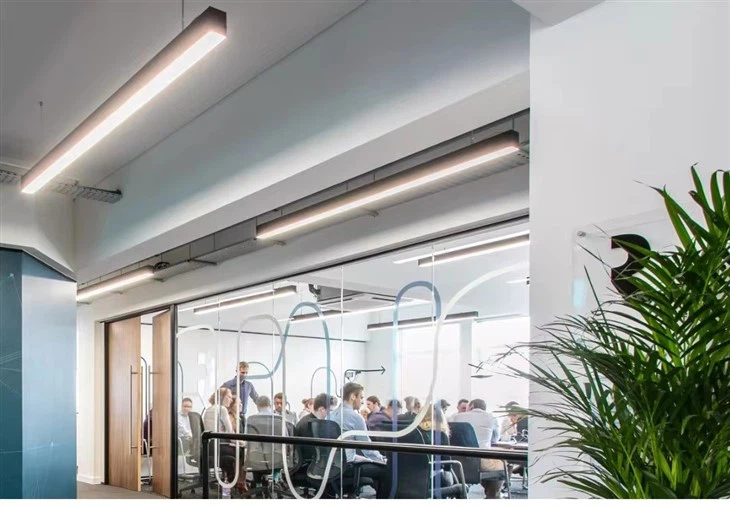 Hang het led-profiellicht op